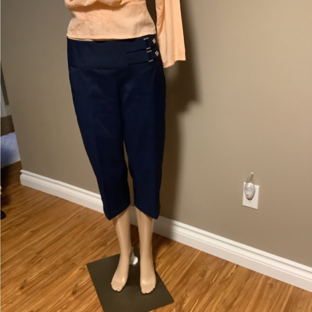 IZOD Capri Pants Navy Blue with Button Detail Size 2